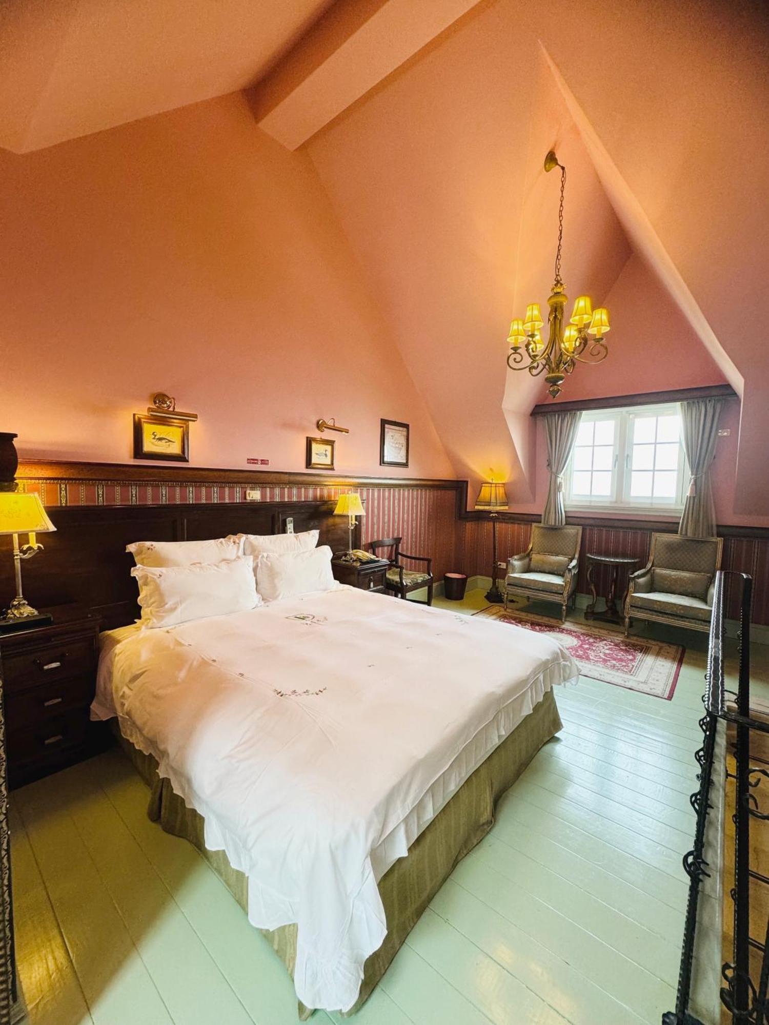 แชงกรีลา มิวสิค วิลลา Bed & Breakfast เหรินอ้าย ภายนอก รูปภาพ